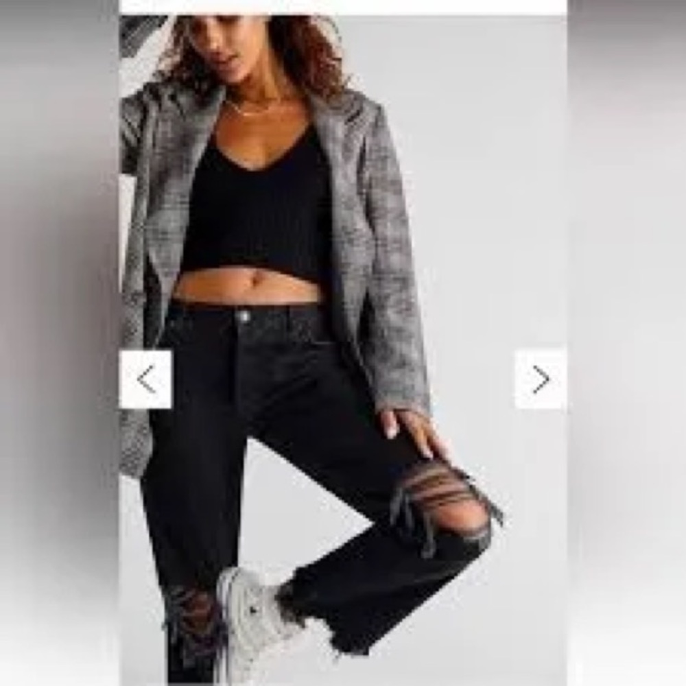 Free People Maggie mid-rise straight denim in the color onyx.  NWT Sz 27, 29.